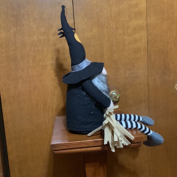 🎃WITCH GNOME WITH BROOM - SUPER CUTE! - Picture 7 of 11